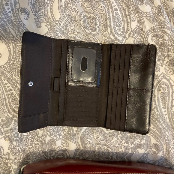 Nine & Co. Giraffe Print Tote with Red Trim & Matching Wallet - Picture 12 of 16